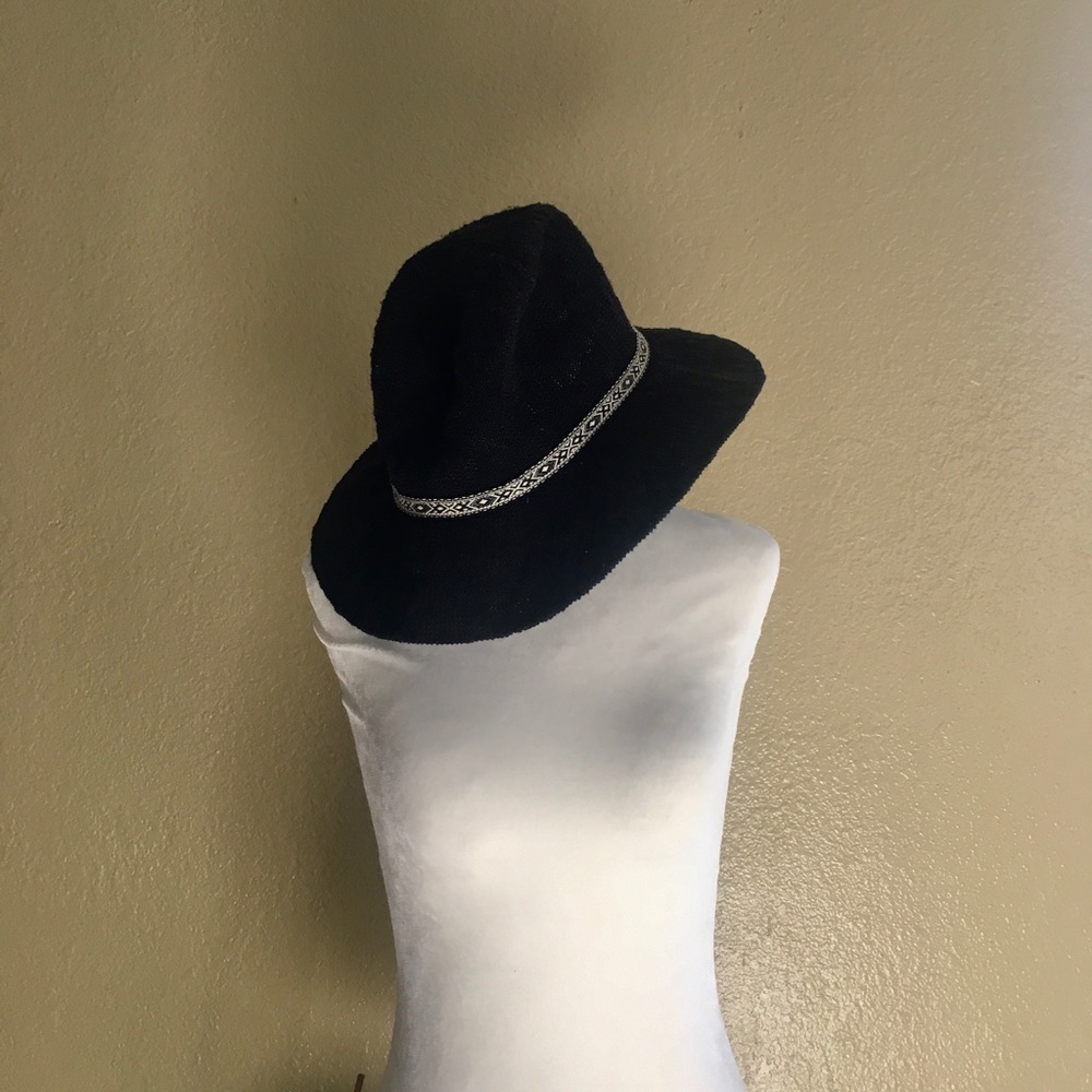 SOLD Volcom black simple sunday fedora hat